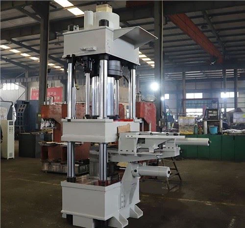Fyrkolonners hydraulisk press med hydraulisk kudde